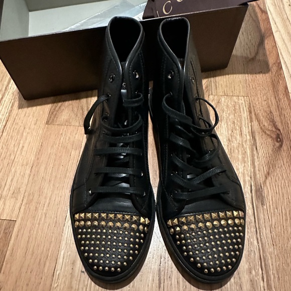 GUCCI LADIES HIGH TOP BLACK/GOLD STUDS SIZE EU 37 VINTAGE(NEVER WORN) - Picture 3 of 6